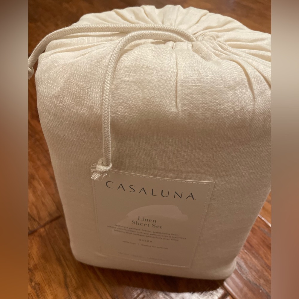 New. Queen.Casaluna 100% Linen sheet set